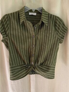 La Dolce Vita cropped blouse by the brand  Sage